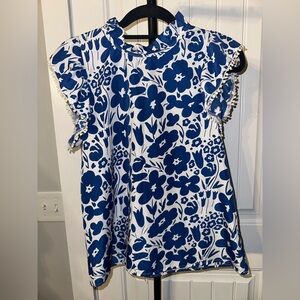THML Size Large Floral‎ Blue and White Women's Ruffle Sleeve Top